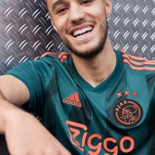 AFC Ajax væk trøje debut